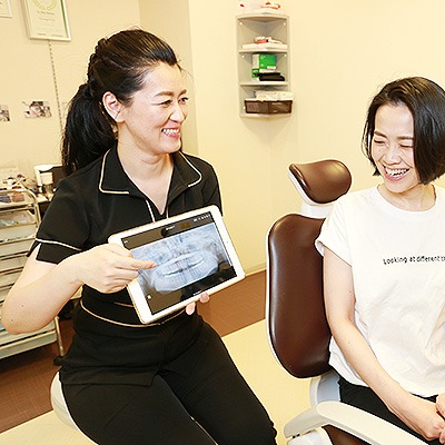 女性歯科医師による丁寧な治療のイメージ画像
